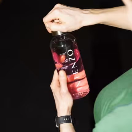 Butelka sportowa INTENZO – 620 ml (przezroczysta, srebrna nakrętka)